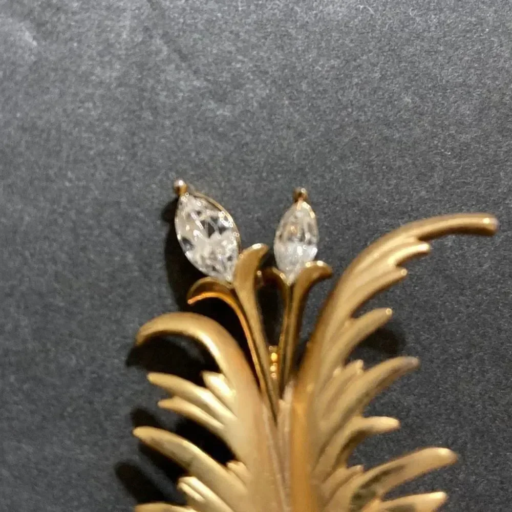 Brooch vintage gold tone leaf with crystals